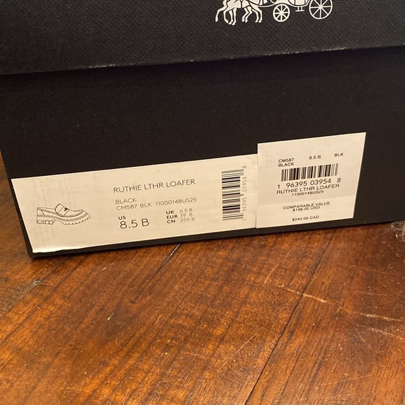 Size 8 1/2 Coach loafers. NEVER WORN IN ORIGINAL PACKAGING - Picture 4 of 4